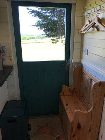 Heartsease - Wi-Fi, smart TV, hot tub, fab views.