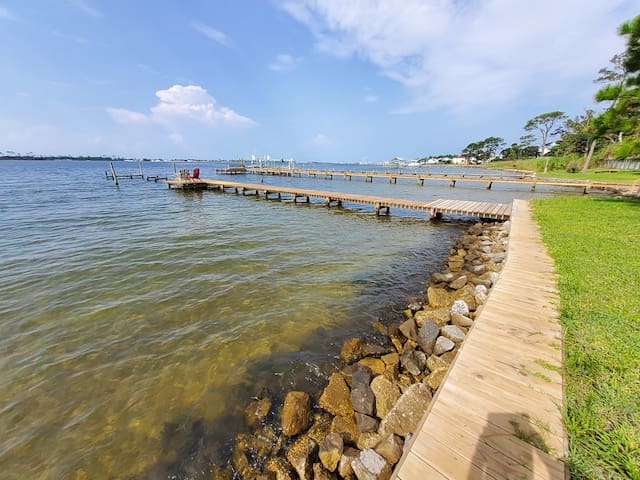 Nature's Nest Cottage on the Sound - Pets Welcome! - Mary Esther