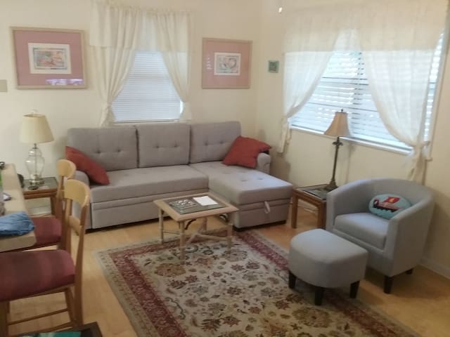 Nature's Nest Cottage on the Sound - Pets Welcome!