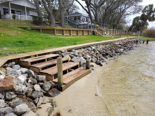 Nature's Nest Cottage on the Sound - Pets Welcome! - Mary Esther