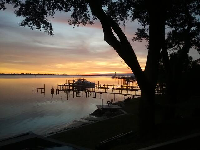 Nature's Nest Cottage on the Sound - Pets Welcome! - Mary Esther