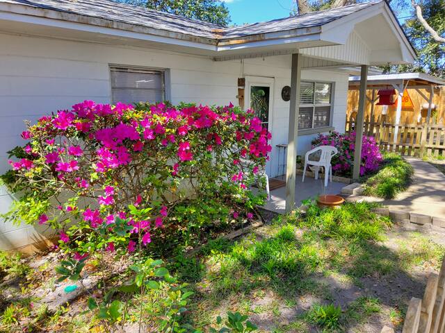 Nature's Nest Cottage on the Sound - Pets Welcome! - Mary Esther