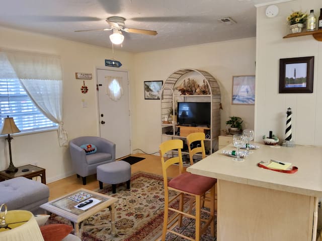 Nature's Nest Cottage on the Sound - Pets Welcome!