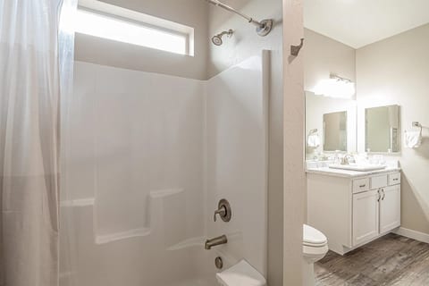 Sunrise Mesa: WiFi, workspace, pets, smart TVs