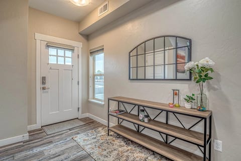 Sunrise Mesa: WiFi, workspace, pets, smart TVs