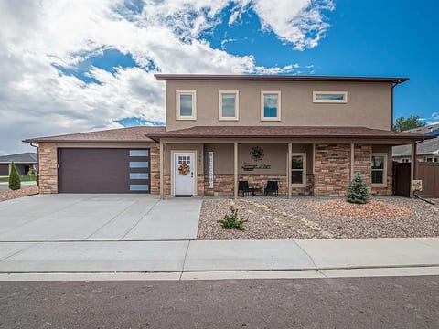 Sunrise Mesa: WiFi, workspace, pets, smart TVs