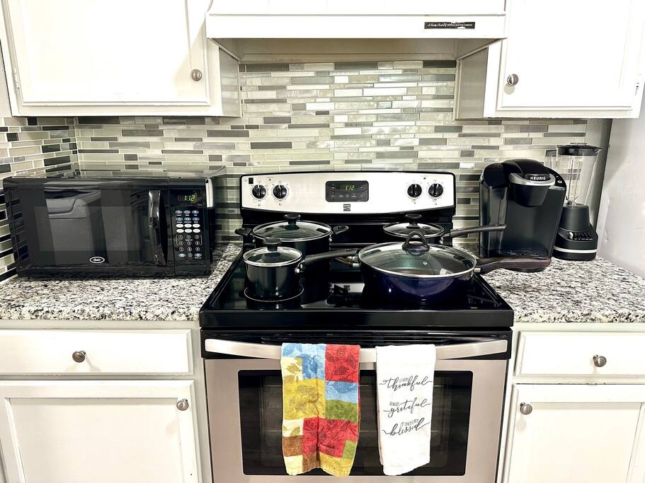 Full Duplex 6 bedroom/4 bath/free Hulu-Wifi-Park