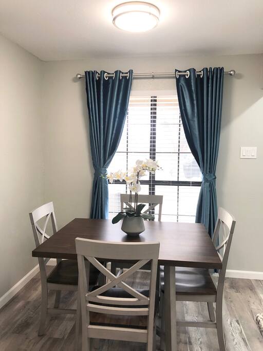 Full Duplex 6 bedroom/4 bath/free Hulu-Wifi-Park