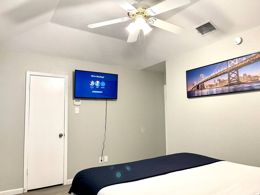 Nice & cozy home/free internet/private parking
