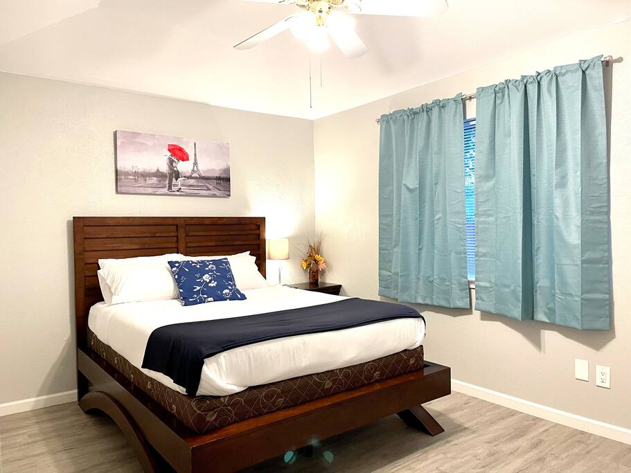 Nice & cozy home/free internet/private parking