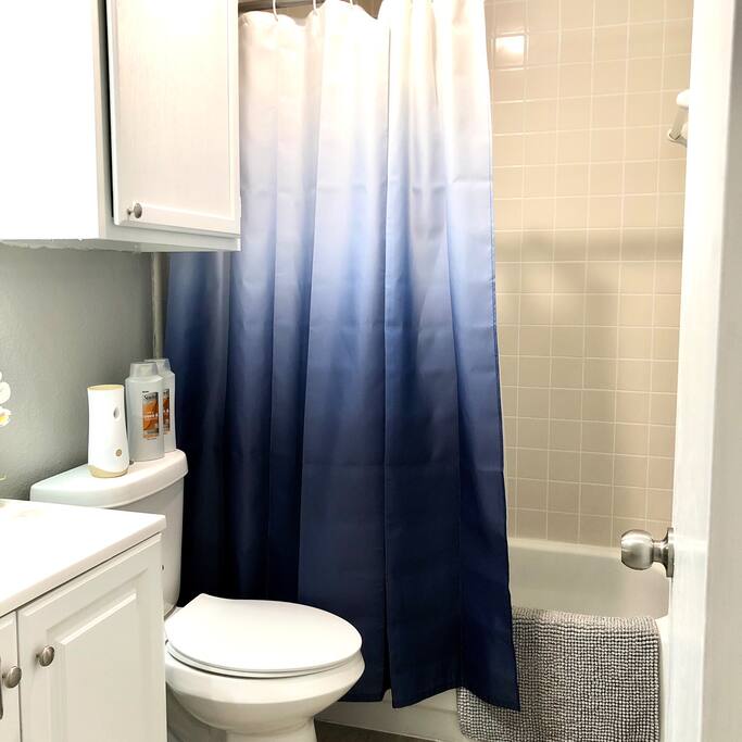 Nice & cozy home/free internet/private parking