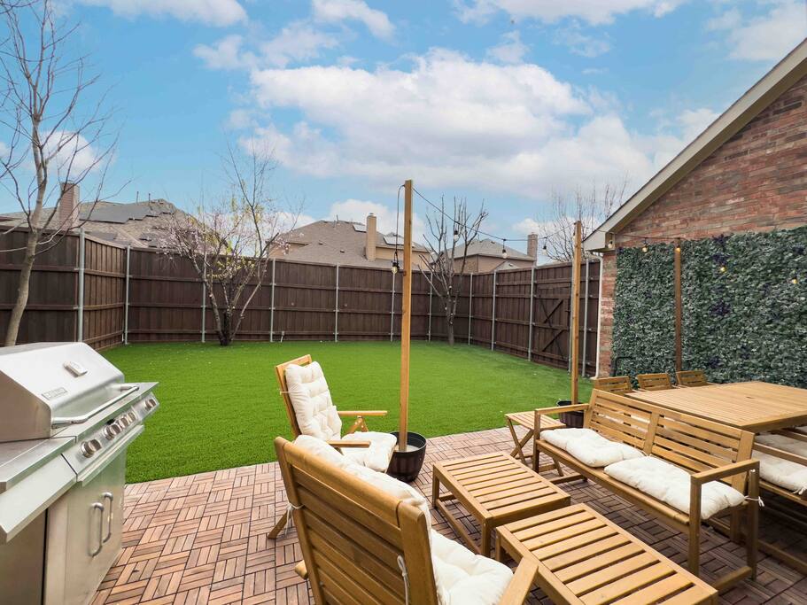 Modern Spacious 7 BR Movie, Game Room & King Beds