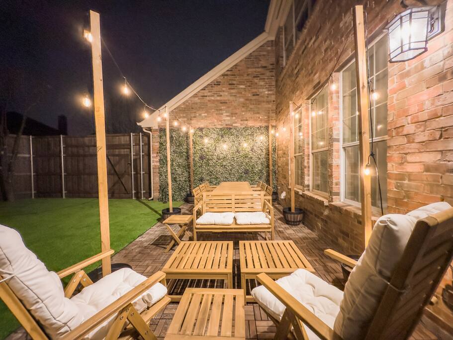 Modern Spacious 7 BR Movie, Game Room & King Beds