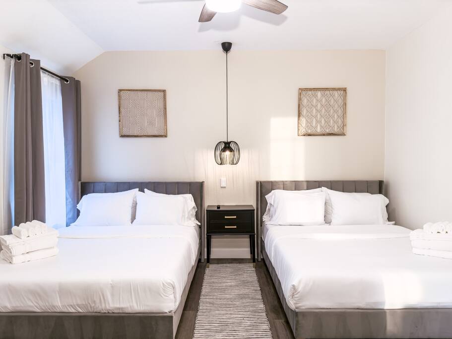 Modern Spacious 7 BR Movie, Game Room & King Beds