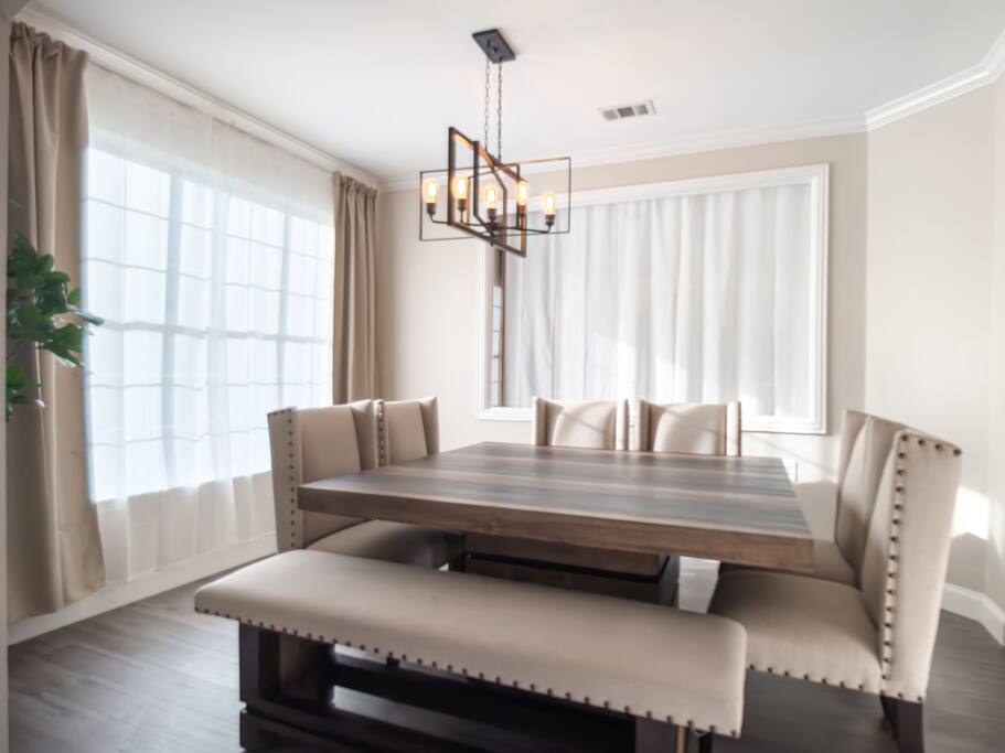 Modern Spacious 7 BR Movie, Game Room & King Beds