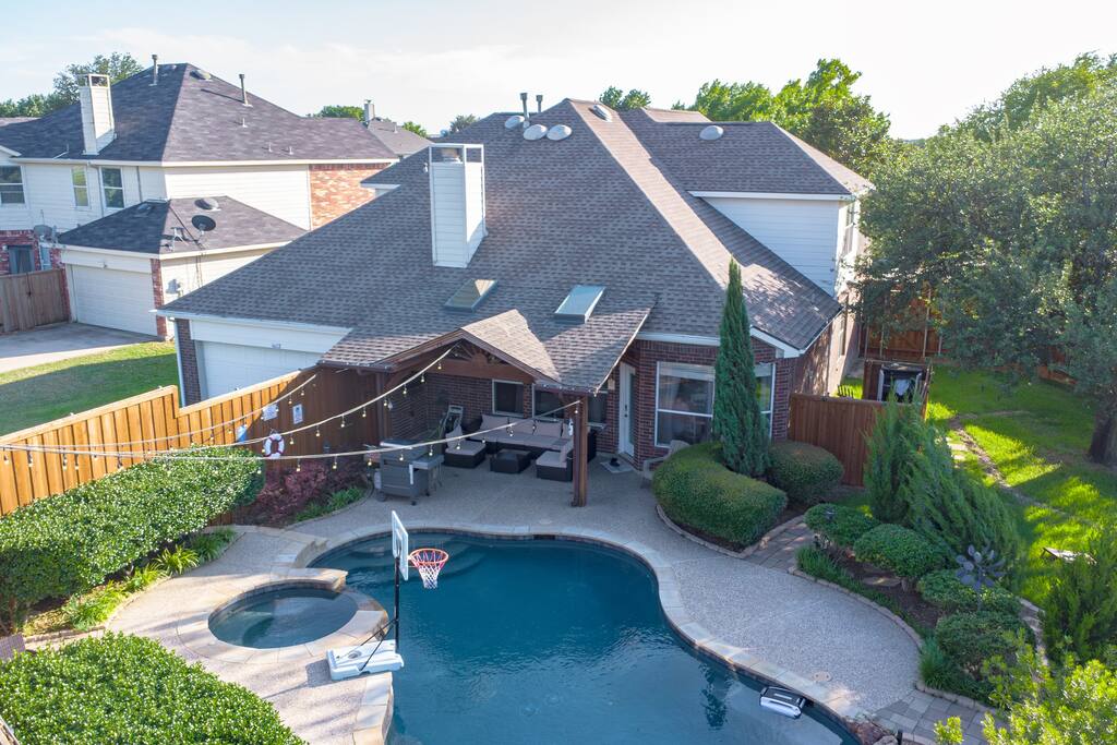 Luxurious retreat - piano - billiard table - swimming pool with heater spa