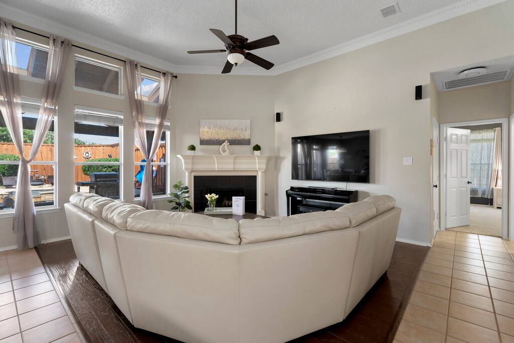 Luxurious retreat - piano - billiard table - swimming pool with heater spa