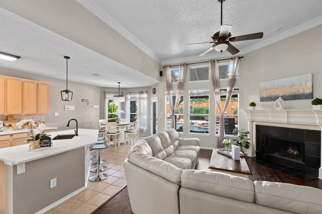 Luxurious retreat - piano - billiard table - swimming pool with heater spa