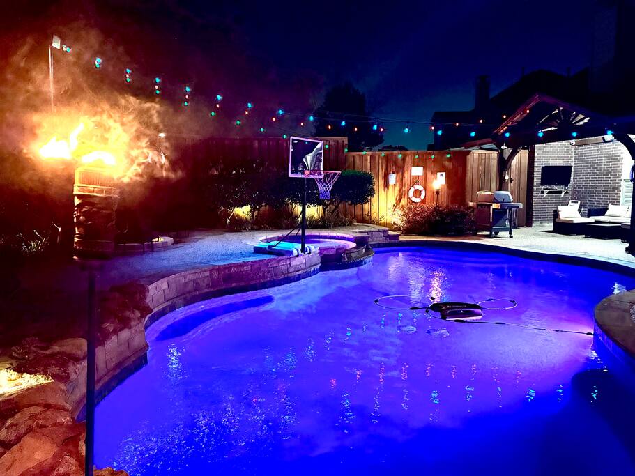 Luxurious retreat - piano - billiard table - swimming pool with heater spa