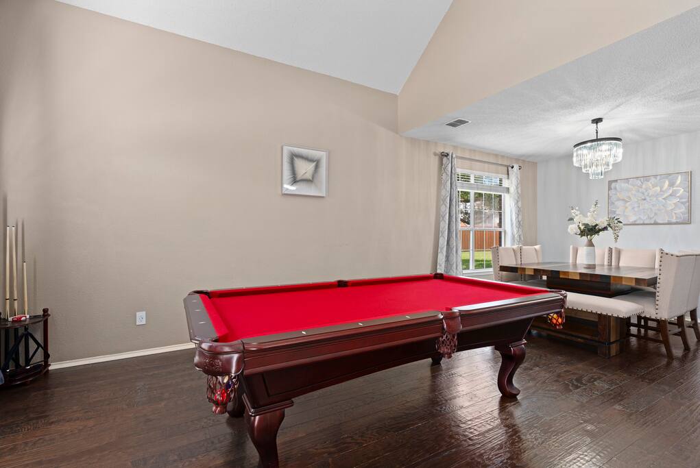 Luxurious retreat - piano - billiard table - swimming pool with heater spa