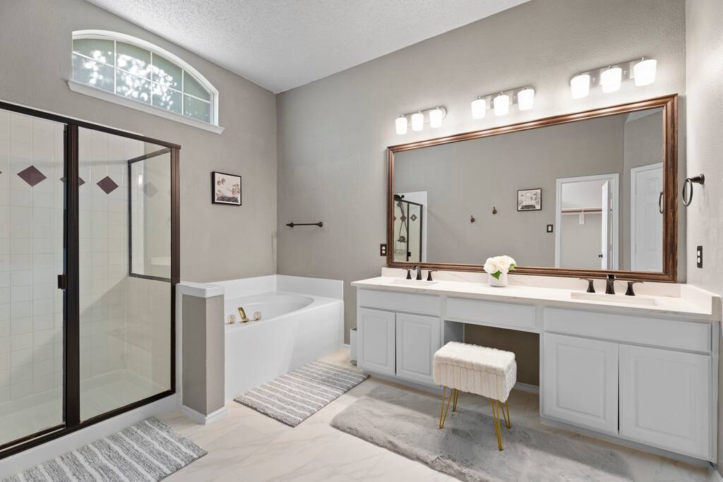 Luxurious retreat - piano - billiard table - swimming pool with heater spa