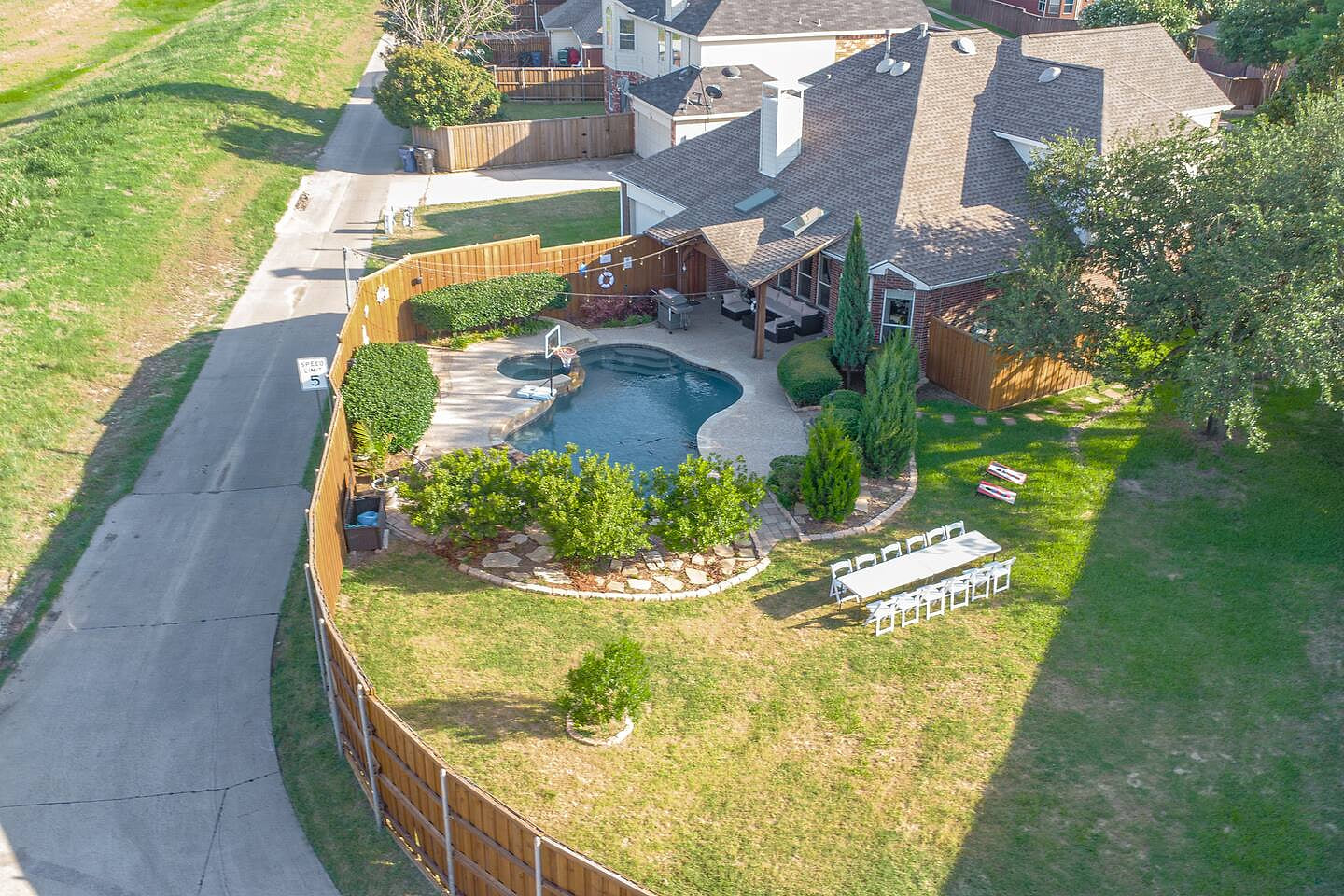 Luxurious retreat - piano - billiard table - swimming pool with heater spa