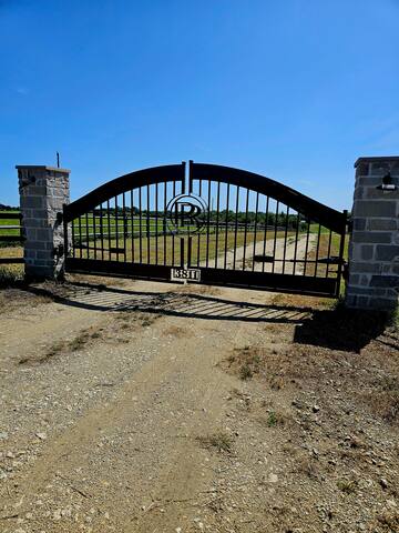 Roxell Ranch-A Country Retreat
12 Guests 6 beds - Brenham