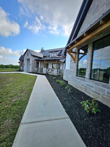 Roxell Ranch-A Country Retreat
12 Guests 6 beds - Brenham