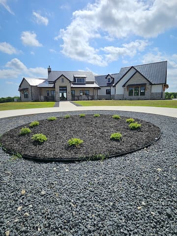 Roxell Ranch-A Country Retreat
12 Guests 6 beds - Brenham