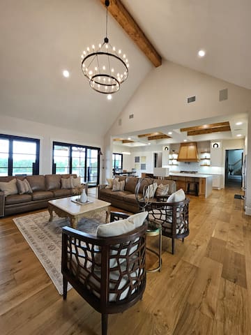 Roxell Ranch-A Country Retreat
12 Guests 6 beds - Brenham