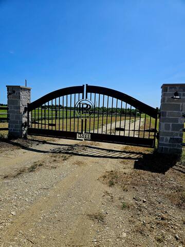 Roxell Ranch-A Country Retreat
12 Guests 6 beds - Brenham