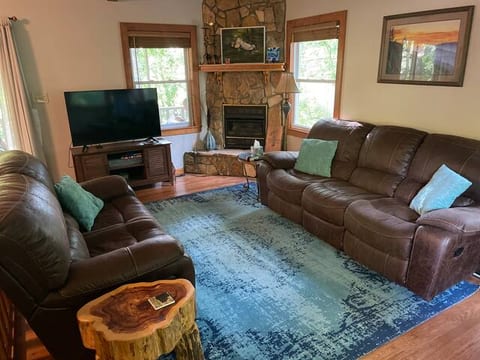 Cabin Retreat – Relaxation and Adventure Await