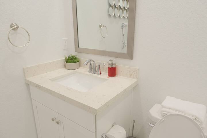 Modern Clean Casita with private bath, kitchenette - Stockton Modern Clean Casita with private bath, kitchenette - Stockton