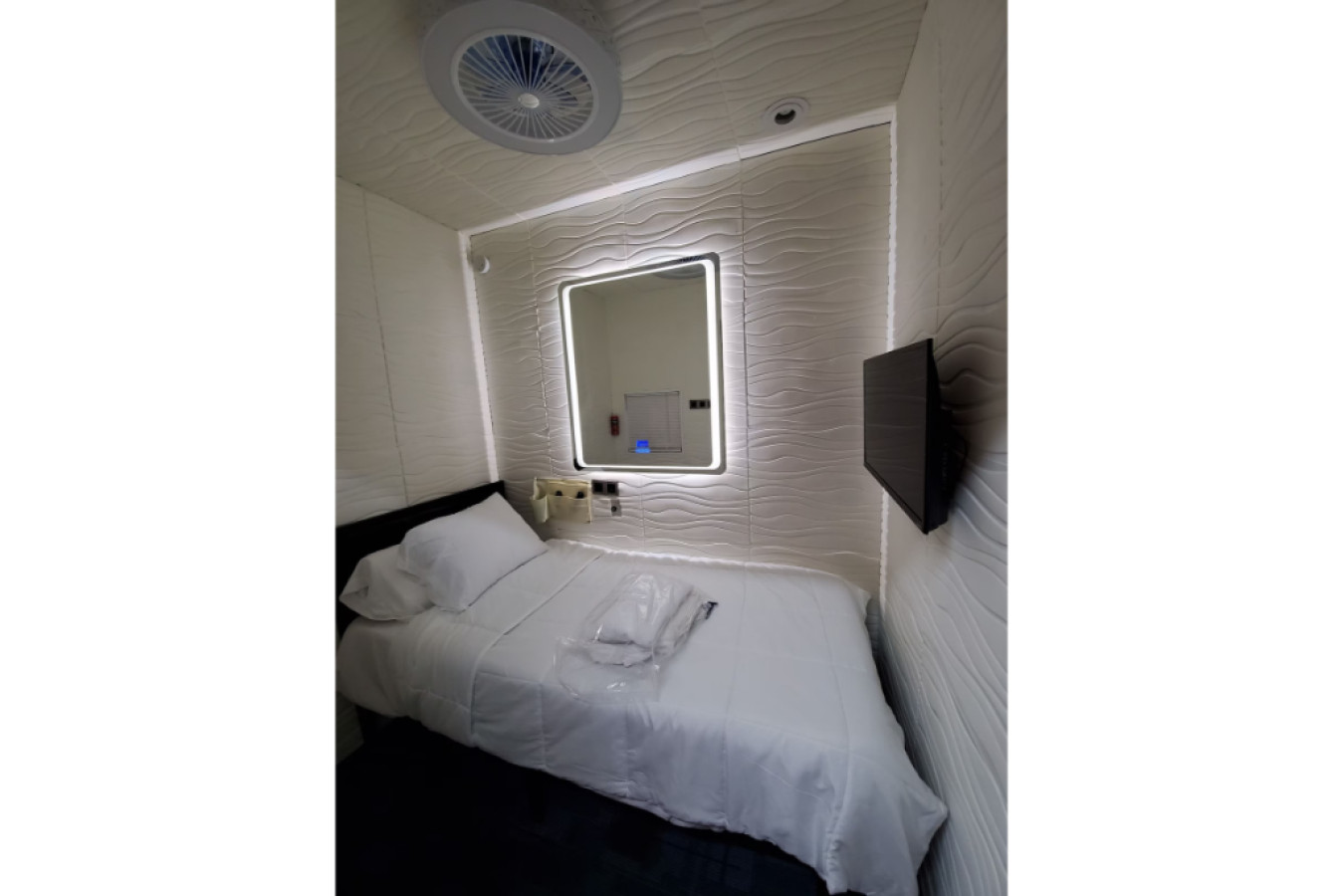 Cozy Private Room in Prime Downtown Chicago