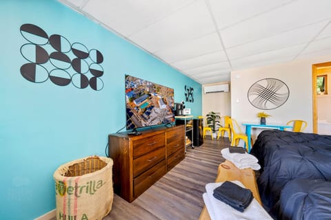Spacious Room 2 Full Beds, Pool & Onsite Parking