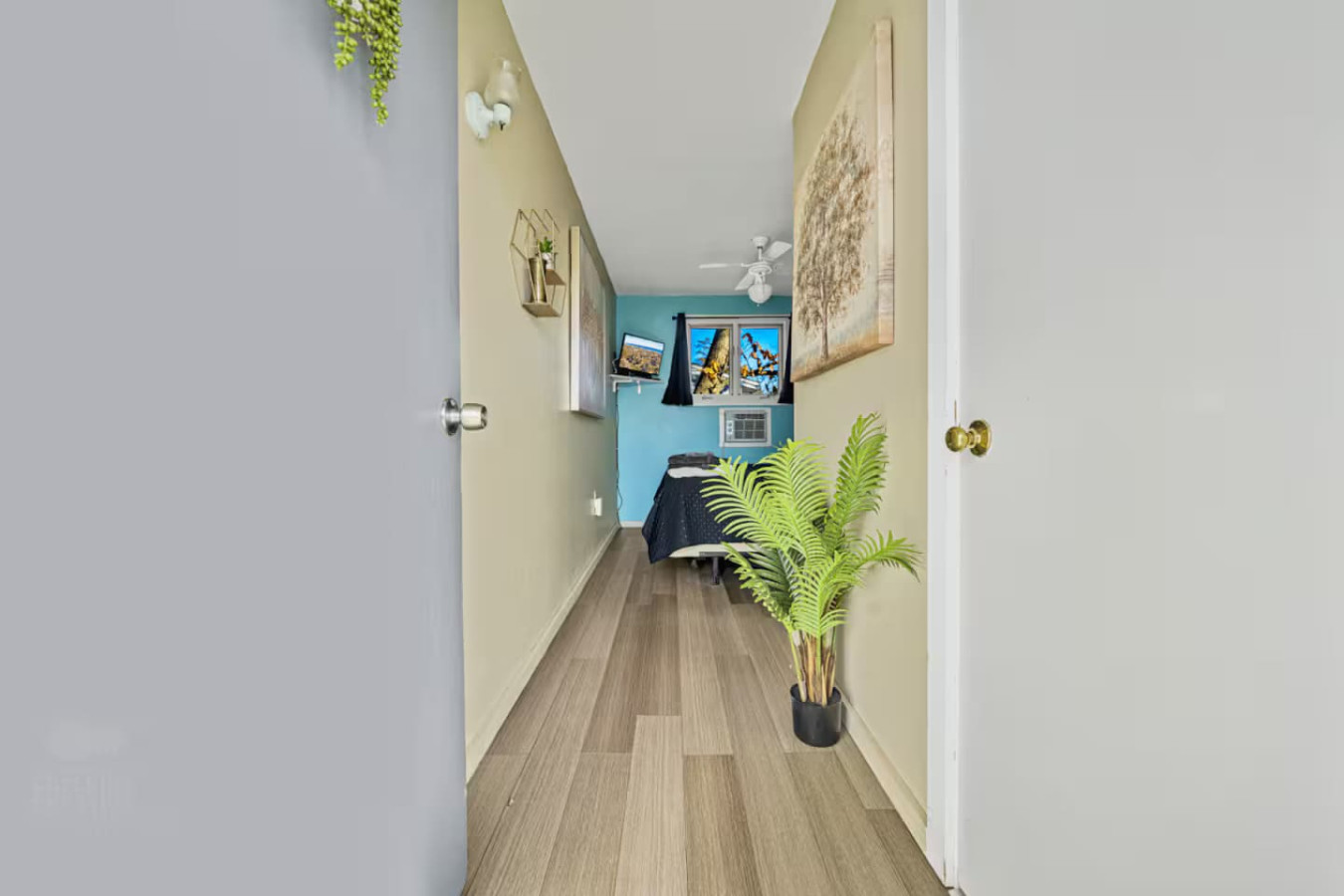 Cozy Room | Pool & Spot
