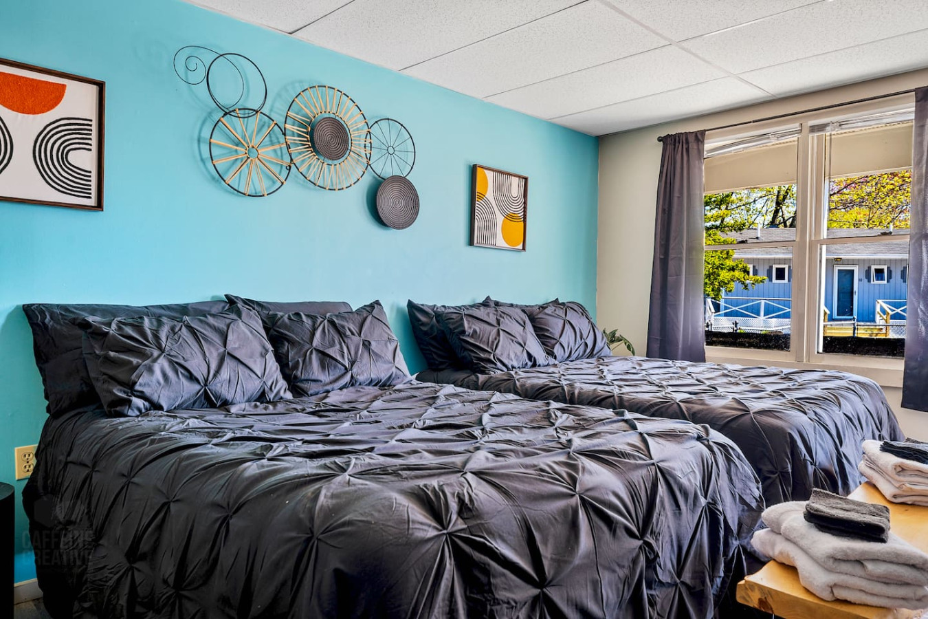 Cozy Motel Stay – 2 Full Beds, Pool & Free Parking