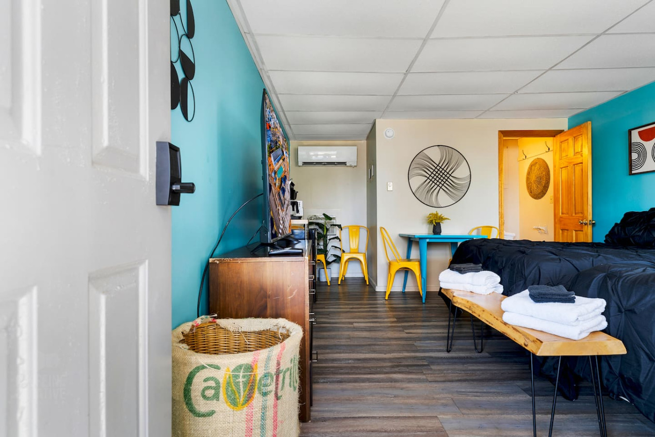 Cozy Motel Stay – 2 Full Beds, Pool & Free Parking
