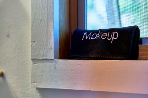 Cozy Motel Stay – 2 Full Beds, Pool & Free Parking