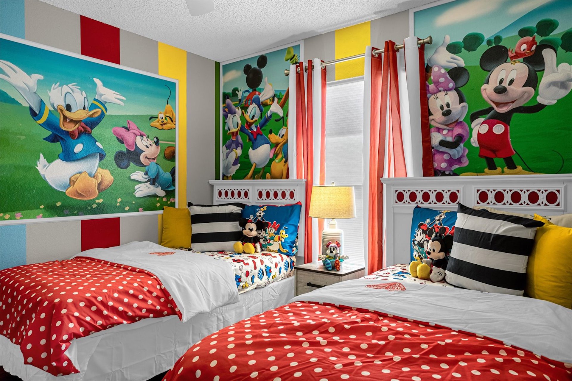 1st Animatronic Dinosaur Villa
