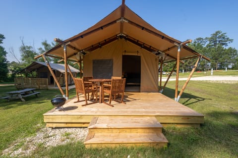 Lakeside Escape | Glamping Retreat at Lake Livingston