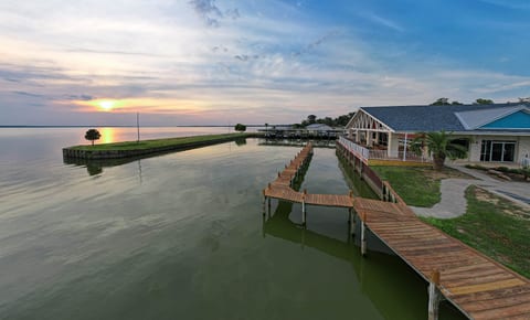 Glamping Getaway on Lake Livingston