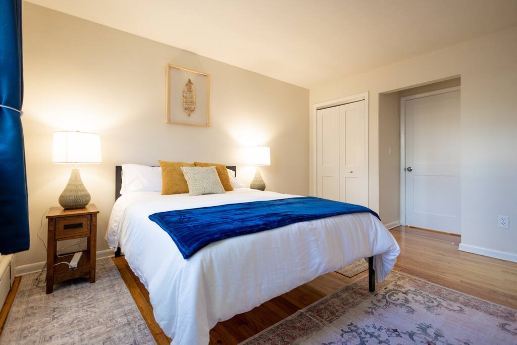 charming-belleville-1-bed:-pets-ok-parking-laundry/