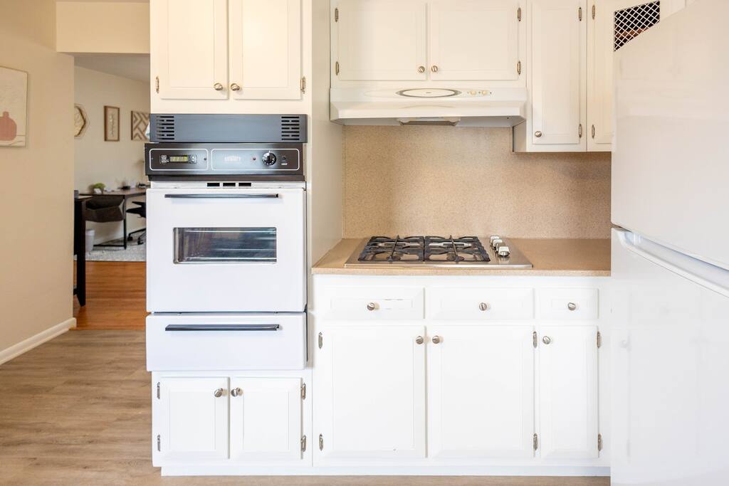 charming-belleville-1-bed:-pets-ok-parking-laundry/