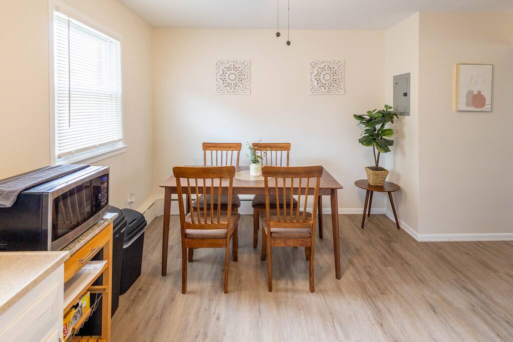 charming-belleville-1-bed:-pets-ok-parking-laundry/