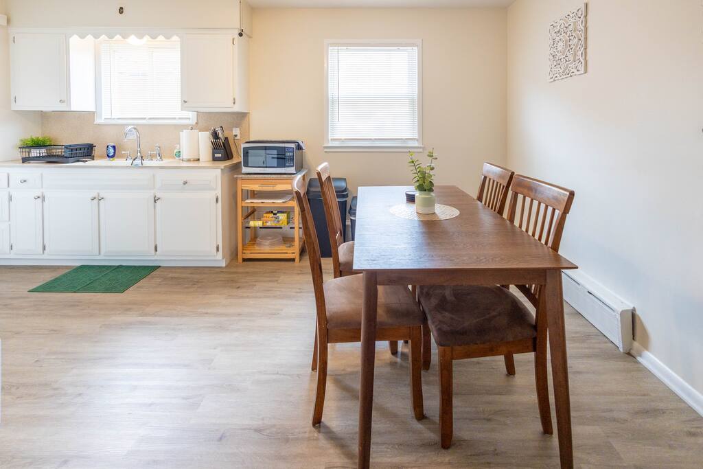 charming-belleville-1-bed:-pets-ok-parking-laundry/