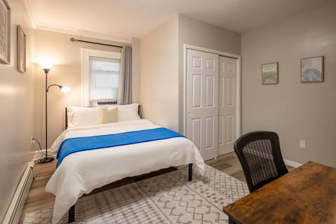 Stylish 2BR, Park2Cars, Pets, Fenced yard, Laundry
