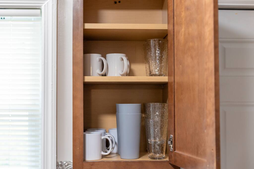 Stylish 2 Bed: Pet-friendly, Fenced yard, Laundry