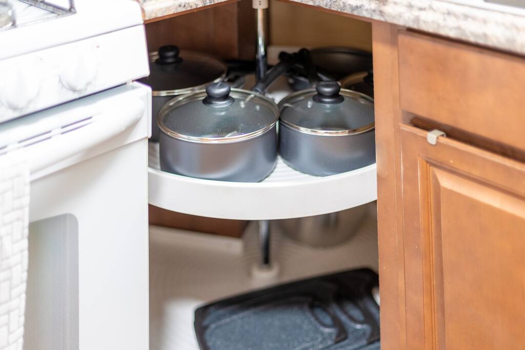 Stylish 2 Bed: Pet-friendly, Fenced yard, Laundry