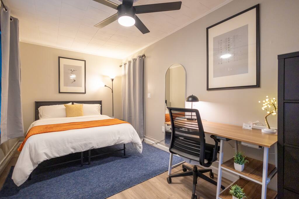 Stylish 2 Bed: Pet-friendly, Fenced yard, Laundry